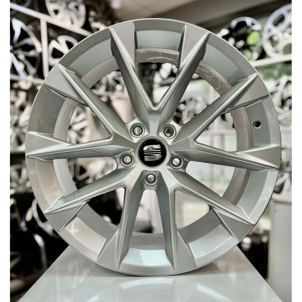 R1 18 JANT 7.5 İNÇ ET40 5*112 SEAT AKREP JANT MODELİ